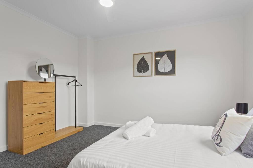 Waterfront Townhouse - Picturesque Marina Views Apartamento Port Lincoln Exterior foto
