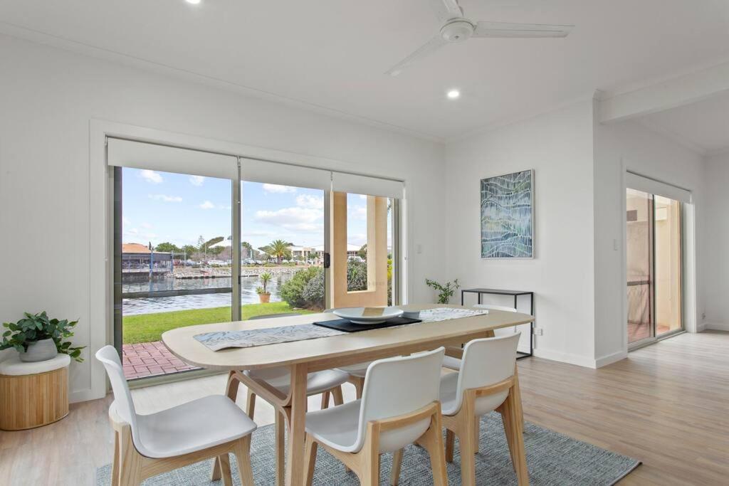 Waterfront Townhouse - Picturesque Marina Views Apartamento Port Lincoln Exterior foto